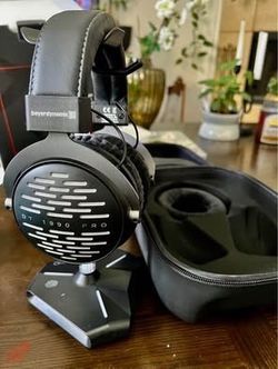 Beyerdynamic at 1990 pro studio headphones