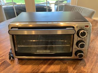 Small Black+Decker Toaster Oven