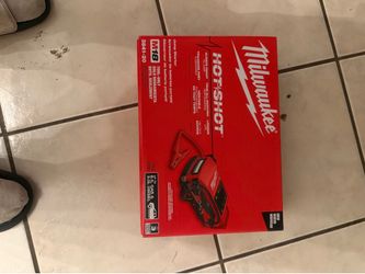 Milwaukee M18 18V 2000 Peak Amp HOTSHOT Jump Starter