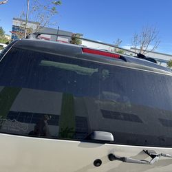 2006 tahoe yukon glass rear window