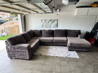 Sectional couch **WILL DELIVER **