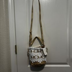 Boho Chic Straw & Lace Floral Bucket Bag - New with Tags! 🌸 