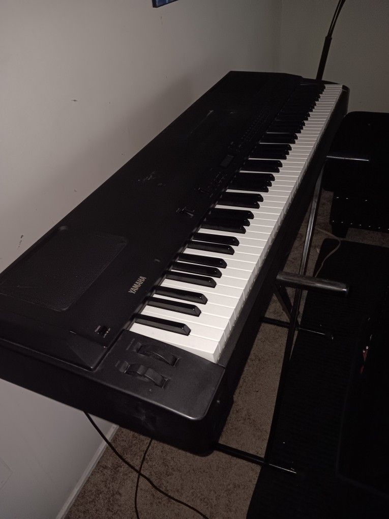 Yamaha P-200