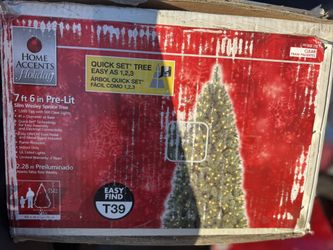 Home Accents 7ft 6 In Lit Up Christmas Tree