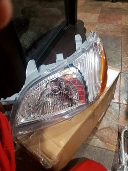 00-02 Toyota Echo Headlight driver Side 
