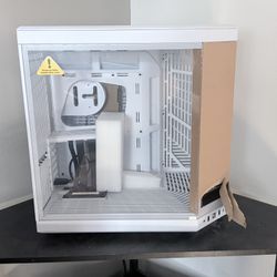 HYTE 70 infinite touch 