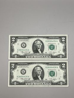 Two 1976 2$ Bills From Same Print Run 