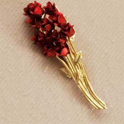 DM 97 Red Roses Goldtone Brooch Pin
