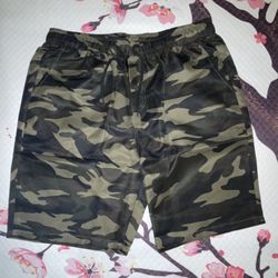 *(Never been Worn) Men's Casual Camouflage Pattern Shorts, Chic Cargo Shorts