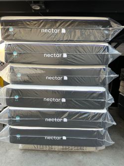 Nectar Mattress.    Nectar Premier Queen Size -13" Thick  Memory Foam