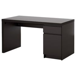 Black Desk