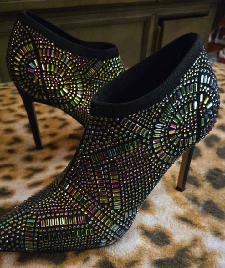 New Thalia Sodi ankle high booties. Size 9.5M (Karmen style) $40