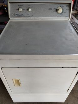Dryer comercial in good working condition no issues. It's old but works good