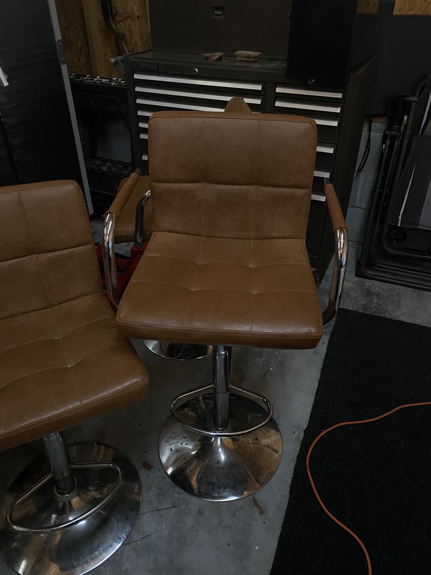 Six Bar Stools Four With Arms Two Without