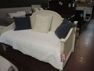 Twin Daybed — Legacy Classic 