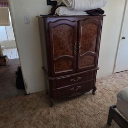 Desser With Mirror And Armour 