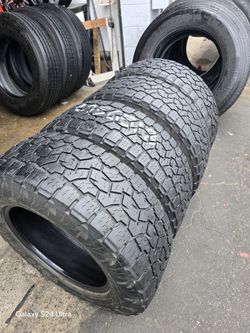 4 used tires Lt275 65r18 Toyo AT111 Open Country $200.00 All 4.
FIRM PRICE, FIRM PRICE FIRM PRICE, FIRM PRICE