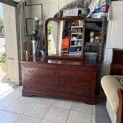 Dresser With Mirror