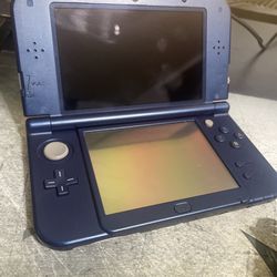 Nintendo 3DS XL Comes With Charger