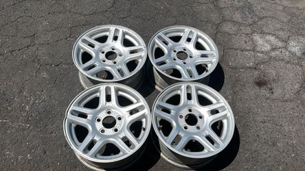 Ford Explorer 16 Inch aluminum wheels 5x4.5 Lid fits Ranger, Toyota, Mazda, And more