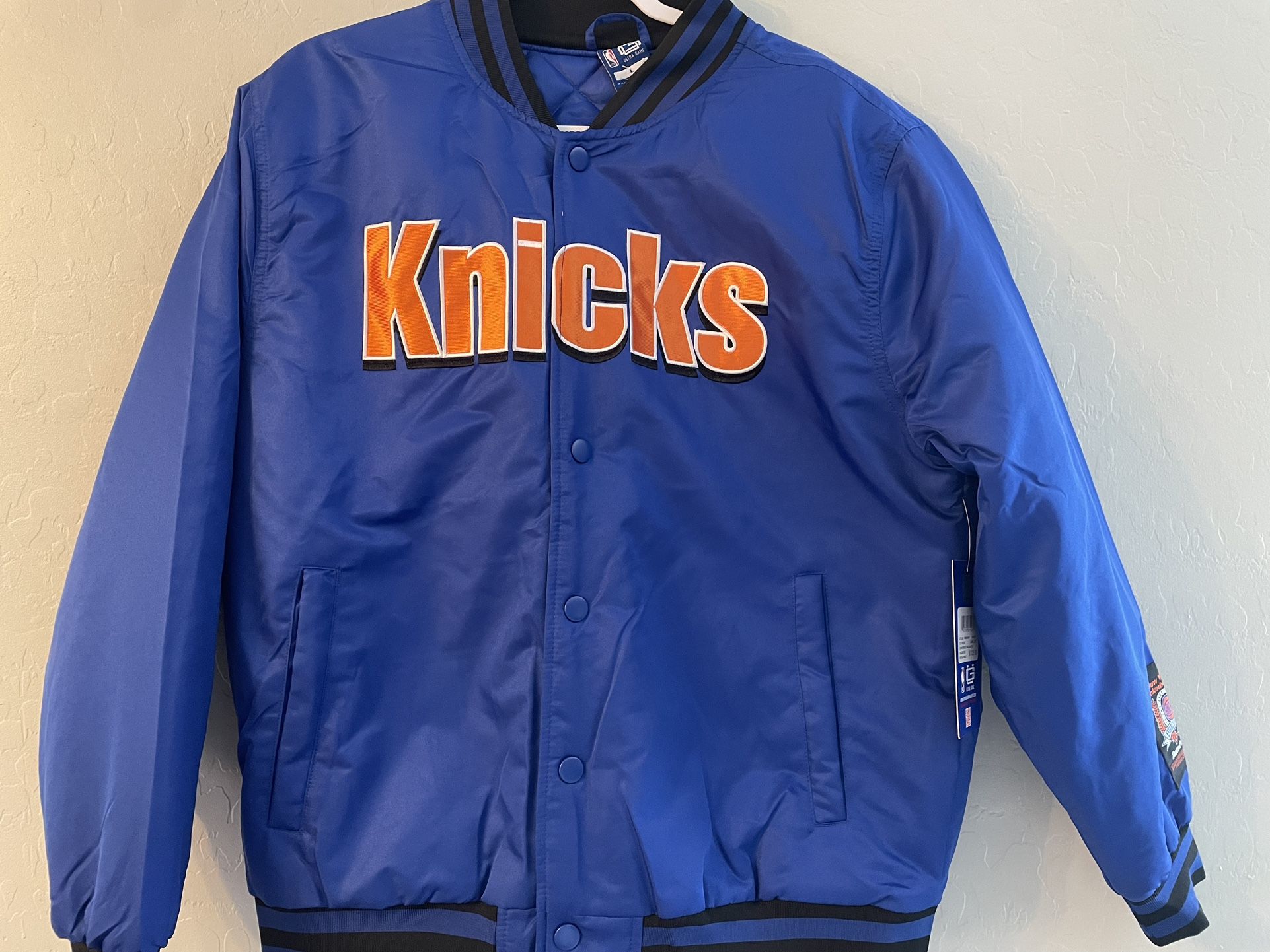 NEW YORK KNICKS SATIN BOMBER JACKET SIZE LARGE