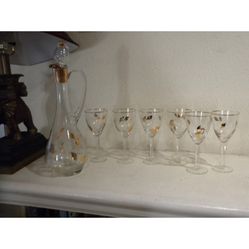 Vintage Collectible Toscany Decantur w/glasses minor ware
