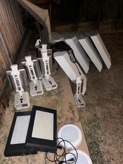 lot of grow lights offers welcome!! must be gone today!  6 gavita 650/750 flex  6 lec lights  2 g8 led lights  2 ufo lights  must take together offers