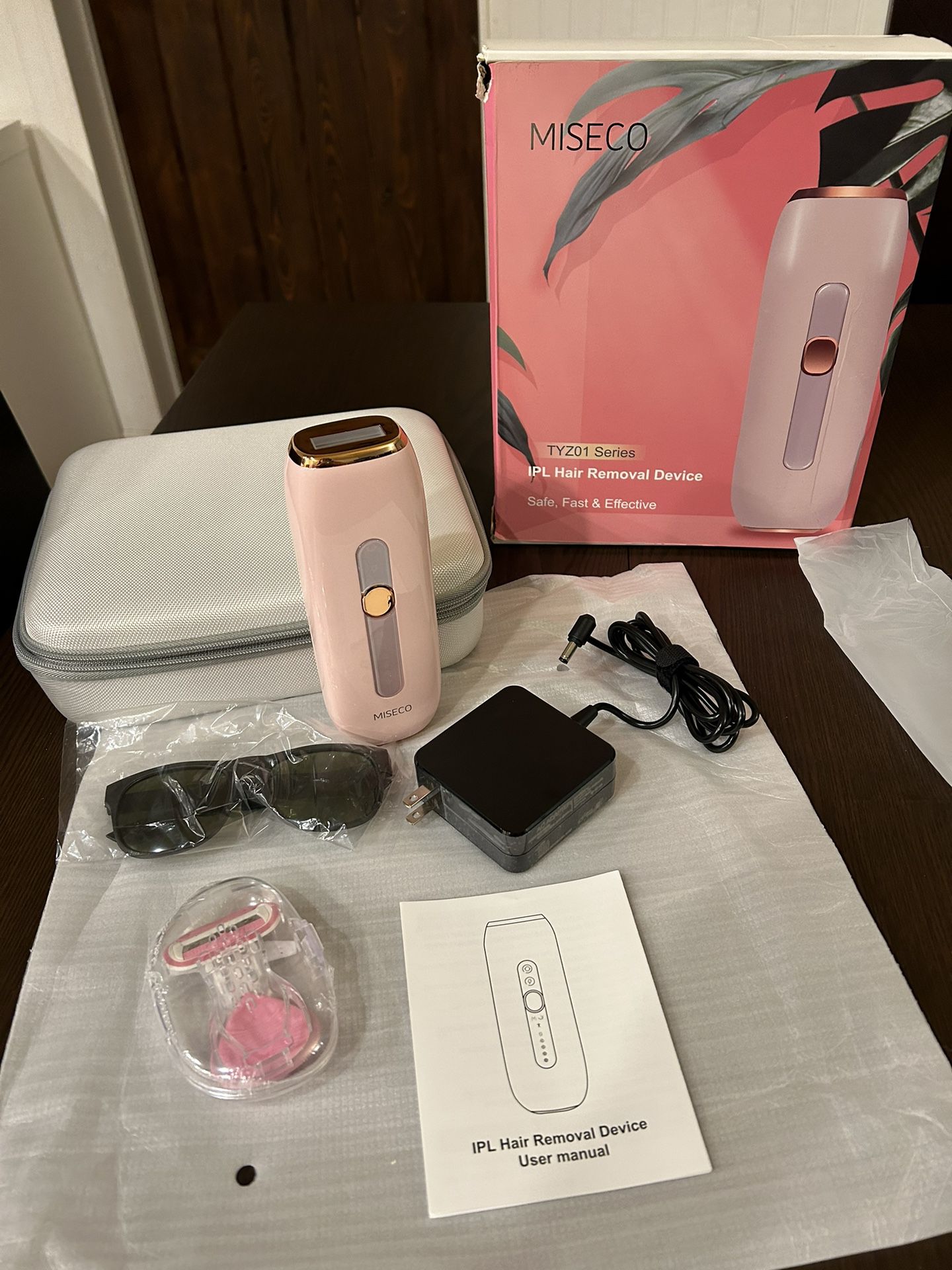  BRAND NEW NEVER USED !!! Painless IPL Hair Removal device with Case, MISECO Permanent Laser Hair Removal Device See Description 
