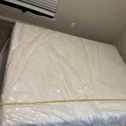 Queen Serta Mattress – Costco (Great Condition)