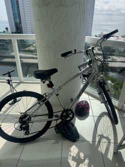 Specialized Expedition Hybrid Bike