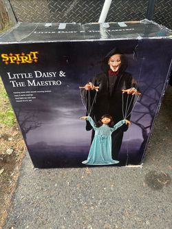 Little Daisy & The Maestro - animated 6ft prop