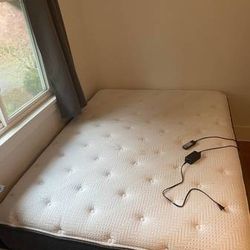 Like New Queen Size Beautyrest Pressure Smart Luxury Mattress 