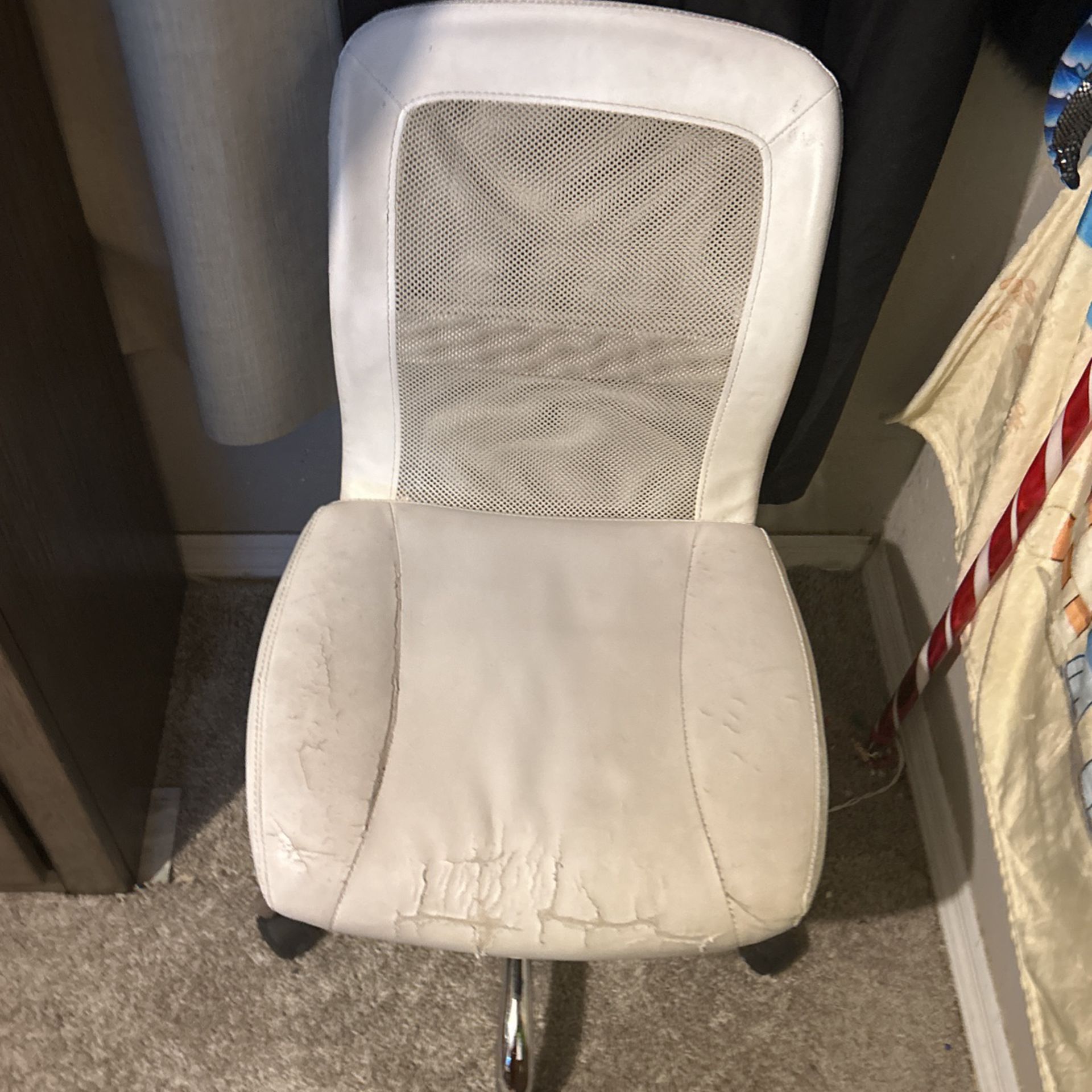 White desk Chair