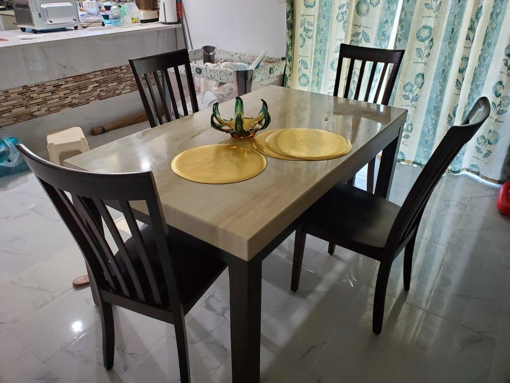 Dining Table With 4 Chairs 