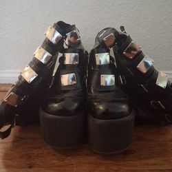 Black demonia platform boots