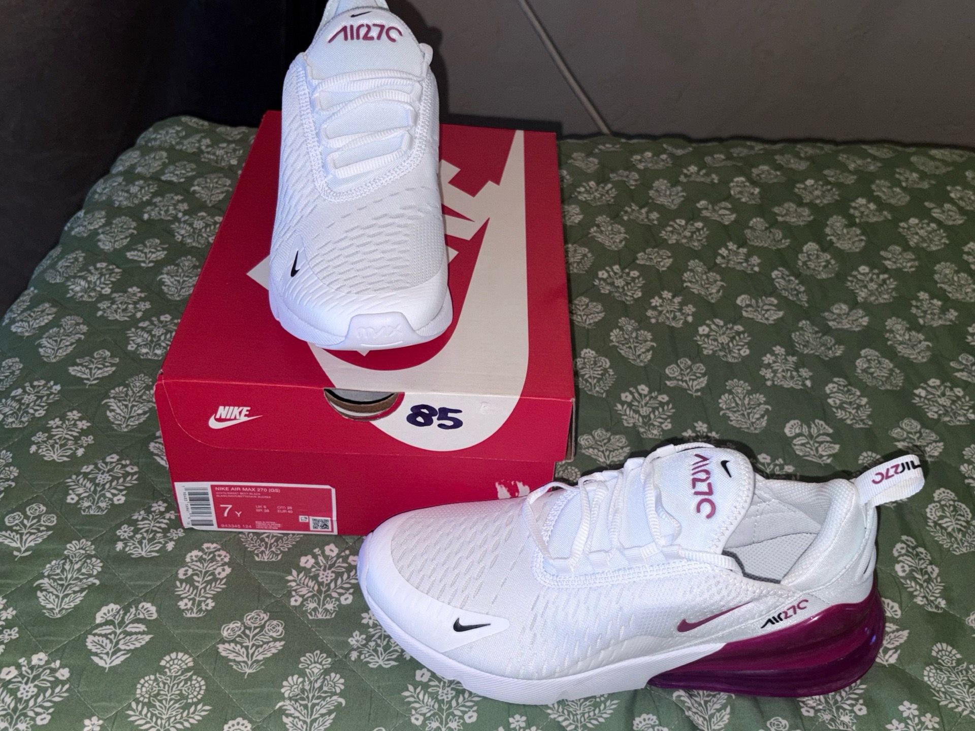 Nike air max 270 GS (grade school) size 7Y