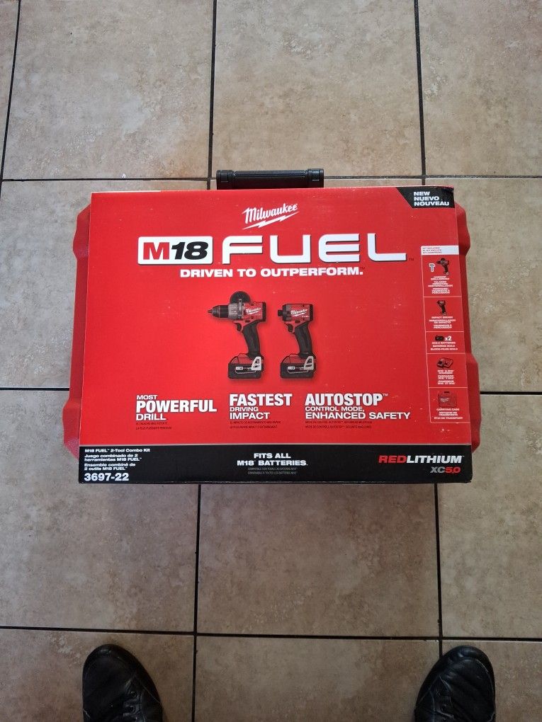 MILWAUKEE M18 FUEL DRILL SET