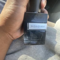 YVES Saint Laurent 