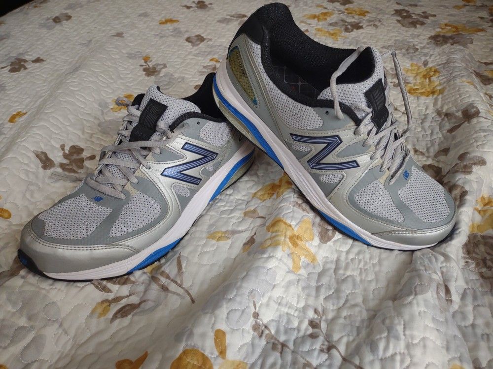 Men's Size 11 Specialized New Balance Shoes π