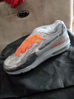 Nike Air Max Sneaker White Orange Laces