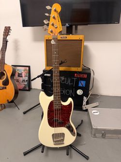 Bass Squier Mustang