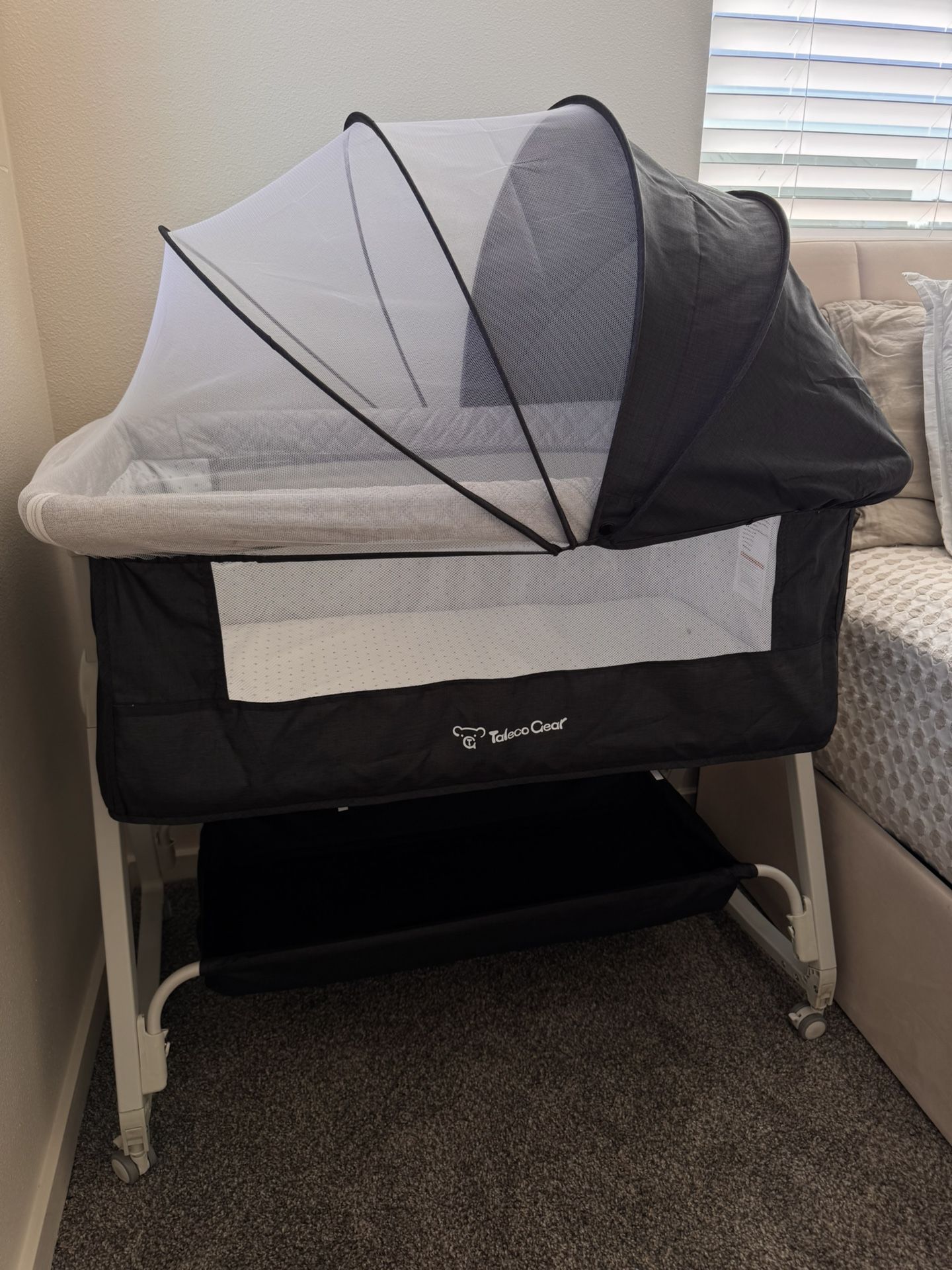 Portable Bedside Bassinet, Baby Bassinet with Storage Basket, Easy Folding Bedside Crib, Height Adjustable Bedside Crib, Newborn Baby Crib