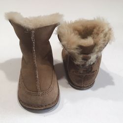 NWOT Child’s UGG’s Leather In/Out Booties, S/N