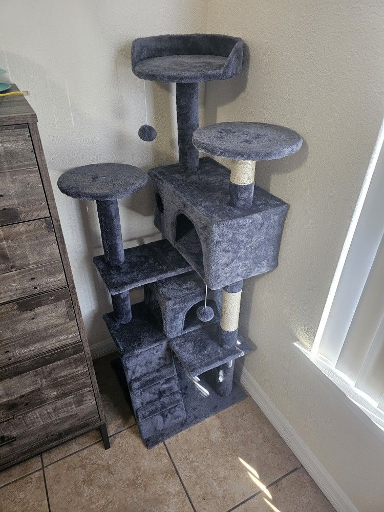 Cat Tower Like New, Cat Won't Use It.