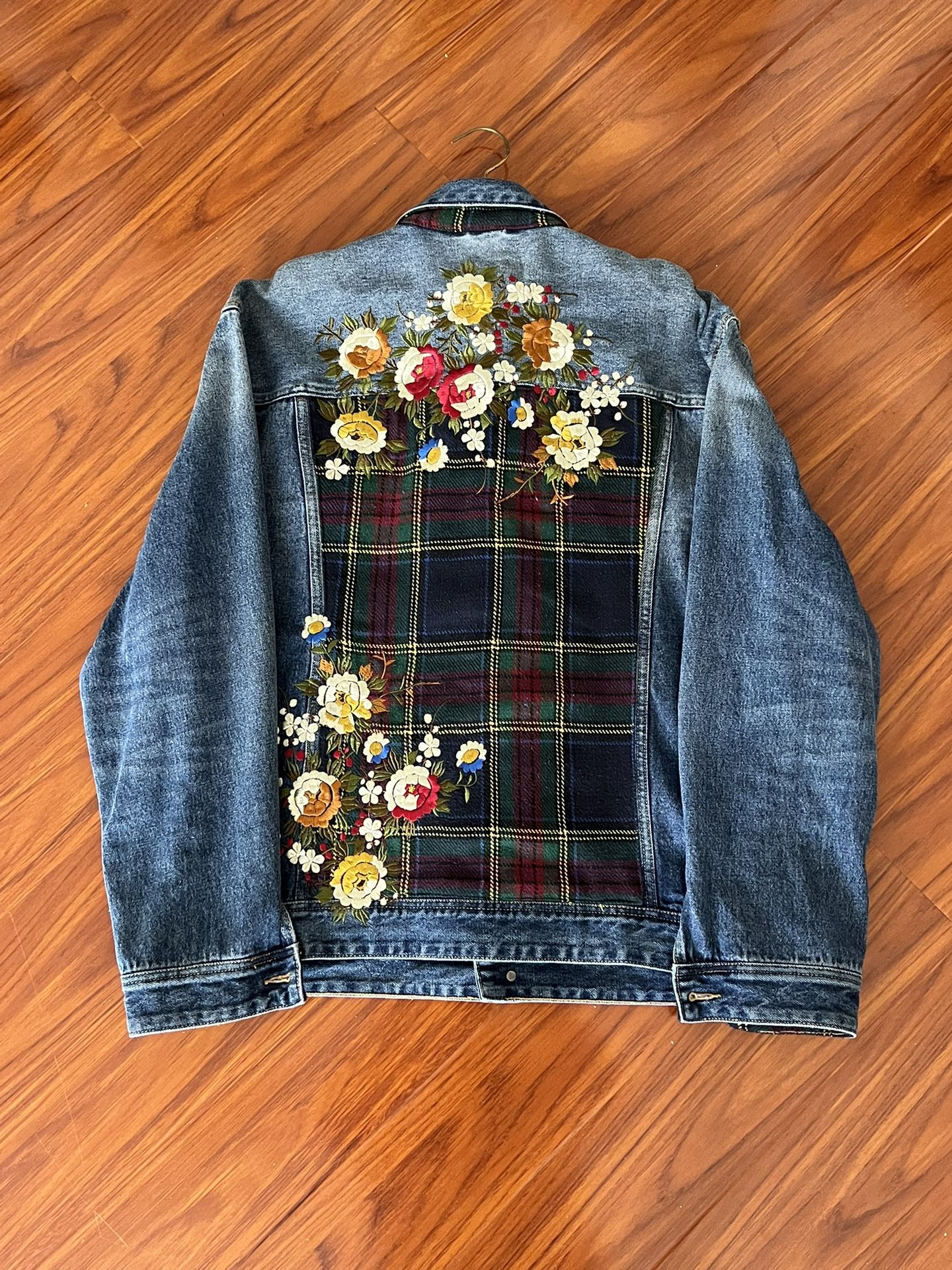 Guess Men's Oversized Embroidered Denim Flower Jacket In Plaid Indigo Wash 2XL