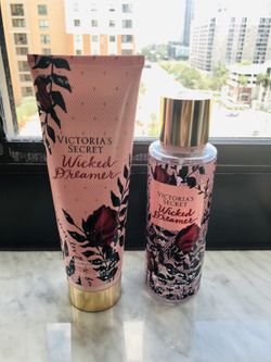 Victoria’s Secret Set 2 pieces Fragrance Lotion plus Fragrance Mist !! Victoria’s Secret Set Dos ítems Una Fragrance en crema perfumada más una loció