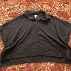 Black knit women’s jumper poncho in one size, stretch knit