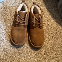 Men’s Neumel Uggs Size 9 (Like New)