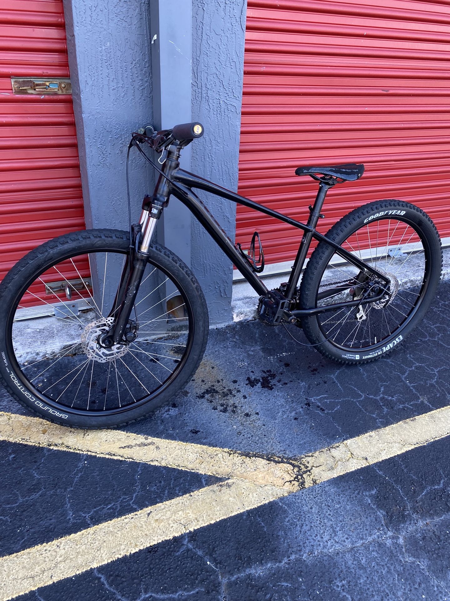 Specialized Pitch Sport 27.5 mountain bike