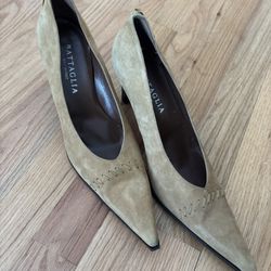 New Battaglia Mid Heel Made In Italy Tan  Suede Size 41